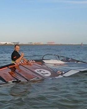 WindFoiling with Friends