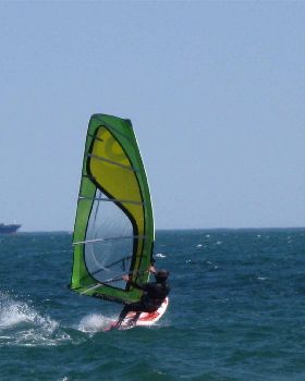 13sep08 Great action @ Elwood beach