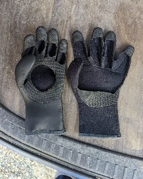 Neoprene gloves front