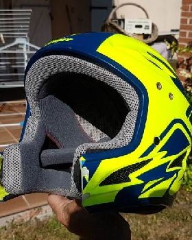Cut DH Helmet