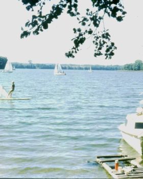 1980 Marek Uphauling the Windsurfing Sail