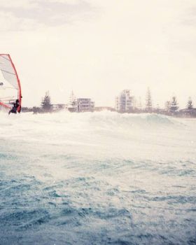 SEQ Wavesailing sign on day