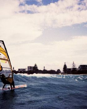 SEQ Wavesailing sign on day
