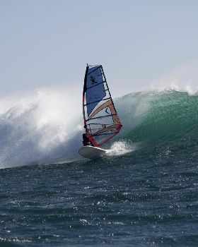 wave sailing in sup
