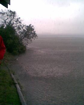 watching the rain and wind storm 26-04-09