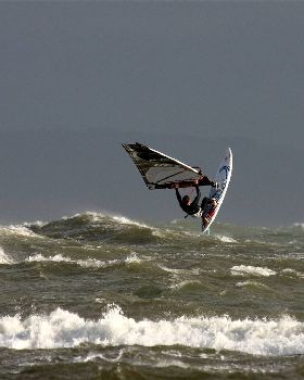 40 to 50 knots all day   Sunday 26th April RickettsPoint