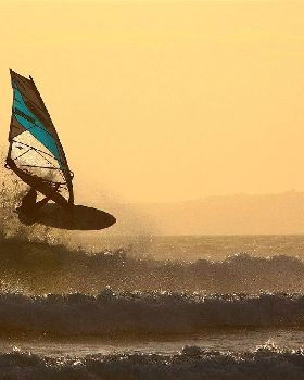 monday evening melb cup weekend ,Joel doing his thing
