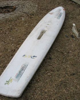 Tiga sailboard mast foot attachment