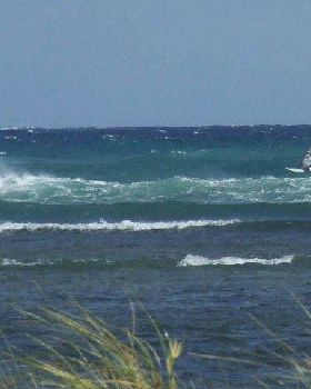 Coronation Beach Park  Geraldton  in a NORTHERLY  puts a smile on the dial. Rushton got one ,ME to c