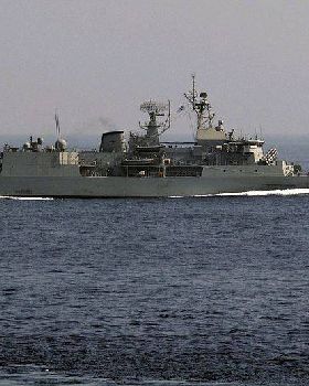 800px-HMAS Toowoomba FFH-156 Gulf of Oman Nov 2009