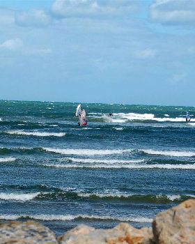 25 to 30 knots