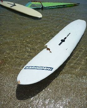 https://picasaweb.google.com/deborah.apthorp/2011WindsurferNationalsSorrentoDay1?feat=directlink#sli