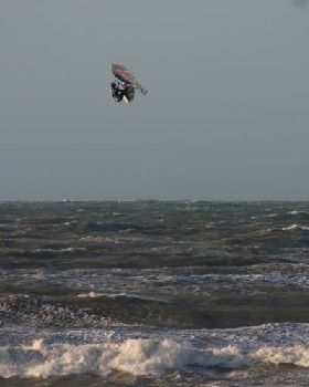 Phillip K?ster jumping seriously high