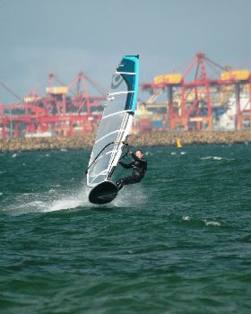 M - Windsurfing