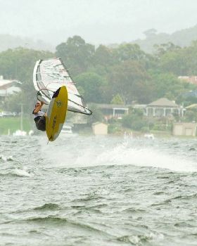 Valentine Dec 27th 2011 - 25-30kts SSW