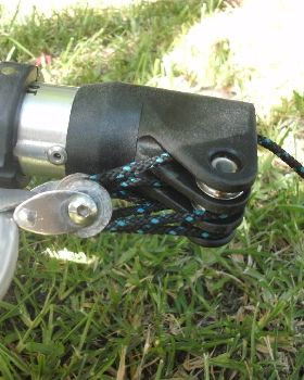 The pulleys are 3cm apart here with mast 440cm setting, so downhaul is 437cm