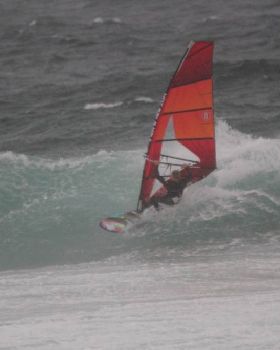 Duncan sailing Maroubra Beach in a Southerly