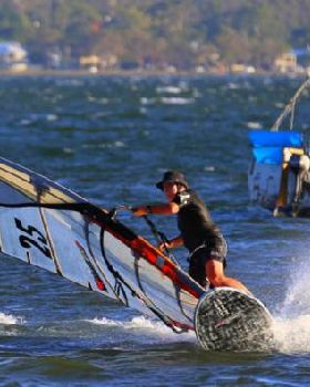 Wed slalom racing