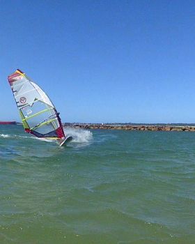 Photos of random people windsurfing 9/Feb or 21/Jan
