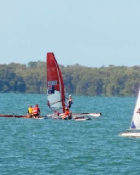 Crew having a break in race conditions 22-3-14