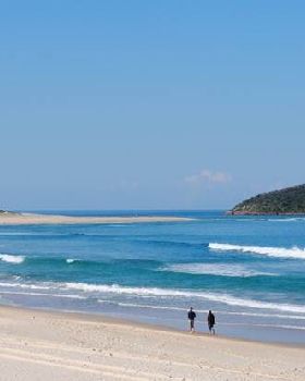 Fingal-Bay-looking-north-to-Fingal-Spit