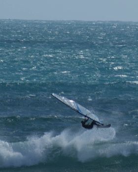 Super Pipe 25 knots low tide