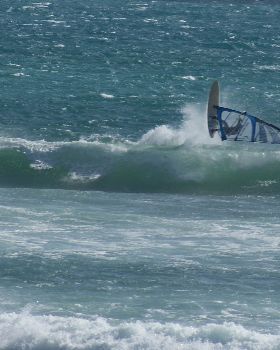 Super Pipe 25 knots low tide