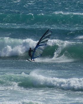 Super Pipe 25 knots low tide