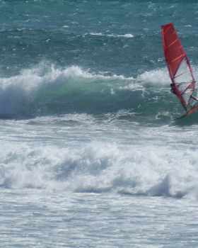 Super Pipe 25 knots low tide