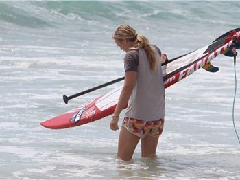 Help a local chick win the stand up paddling world tour! - Stand Up Paddle News