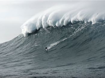 New Years at Nazare - Was EPIC! - Surfing News