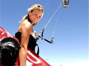 Chicks kiting get together in Safety Bay (WA) - Kitesurfing News