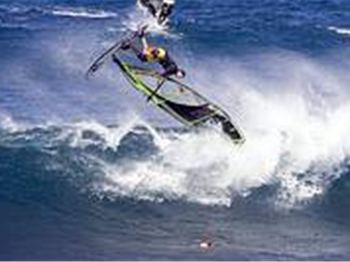 Skyeboy Gets Trashed - Windsurfing News