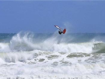Epic Taranaki Wave Classic 09 - Windsurfing News