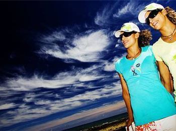 Severne Sisters  - The Moreno twins transfer to Team Severne for 2010 - Windsurfing News