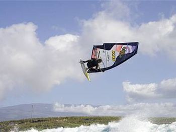 Swifty Down Under - Watch one of the PWA's finest wave sailors tear it up in Oz - Windsurfing News