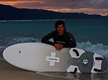 Brit Back On Tour - 2010 will see the return of Dan Ellis to PWA slalom with his - Windsurfing News