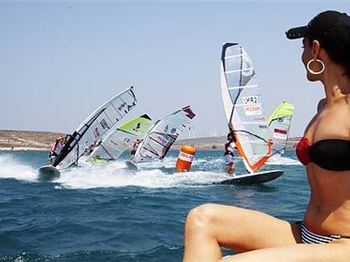 Pegasus Airlines World Cup - Day 2- Buzianis remains in control despite being pu - Windsurfing News