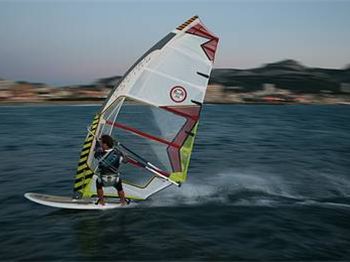 WARP F2011 - Introducing the Warp F2011 - Windsurfing News