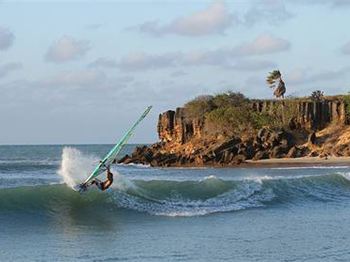 At Home With Kauli - The guys at Umi Pictures go hang out with Kauli Seadi in hi - Windsurfing News