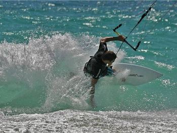 New kitesurfing guidelines for Scarborough, WA - Kitesurfing News