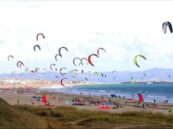 Kiting on crowded beaches - Kitesurfing News