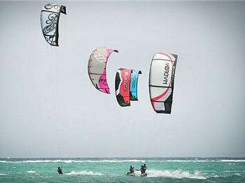 Kitesurfers preparing to ride across the Taiwan strait. - Kitesurfing News