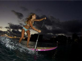 Night time Stand Up Paddling with Vanina Walsh - Stand Up Paddle News
